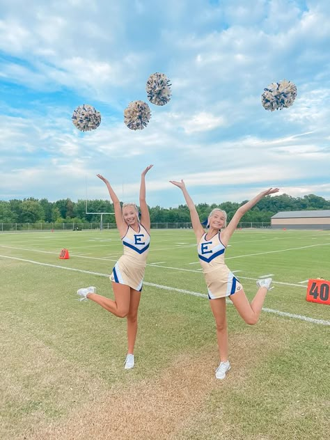 Cheer Picture Poses With Friends, Sister Cheer Poses Photo Ideas, Youth Cheer Pictures, 3 Person Cheer Poses, Cheer Pictures Best Friend Poses, Football Season Cheer Pictures, Cute Cheer Pictures With Friends, Cute Cheer Poses With Friends, Cheer Buddy Pictures