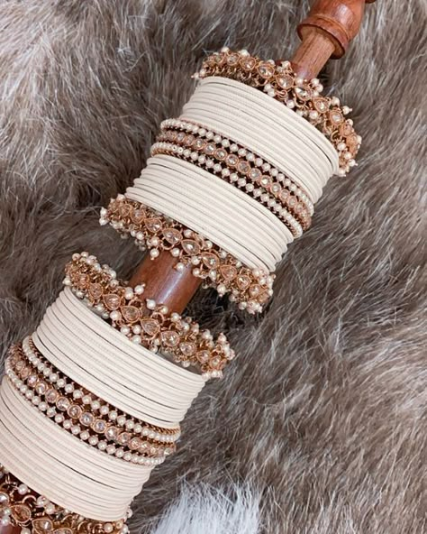 Brown Bangles Set, Punjabi Accessories, Bridal Kaleera, Wedding Jewellery Designs, Desi Jewelry, Wedding Jewelry Sets Bridal Jewellery, Indian Wedding Jewelry Sets, Jewellery Bangles, Indian Bridal Jewelry Sets