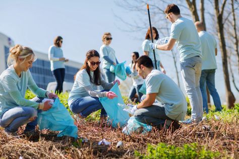 How to make an eco-friendly bridal shower or bachelorette party - The Wedding Guys Social Work Interview Questions, National Volunteer Week, Volunteer Management, Volunteer Work, Corporate Social Responsibility, Volunteer Opportunities, Employee Engagement, Community Service, Sustainable Lifestyle