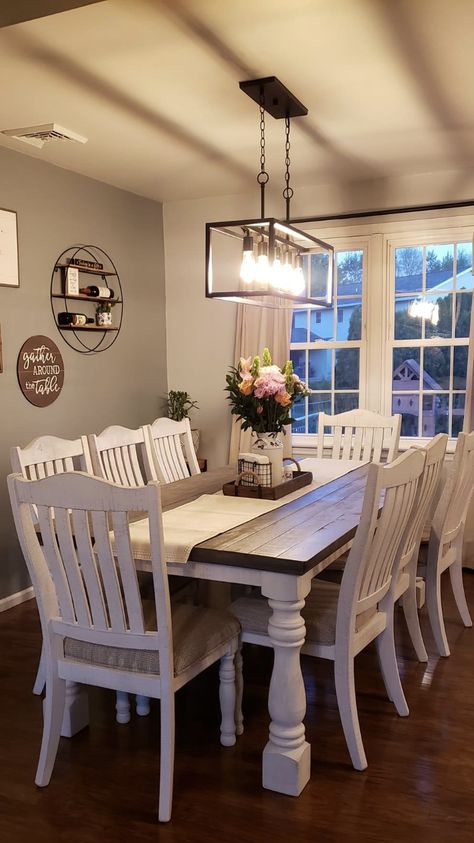 Dining Farmhouse Decor, Country Kitchen And Dining Room Ideas, Farmhouse Table Placemats, Dinning Room Table White, Decorating A Small Dining Room, Cute Dining Table Decor, Cozy Modern Farmhouse Dining Room, Kitchen Table With White Cabinets, Farmhouse Eat In Kitchen Ideas