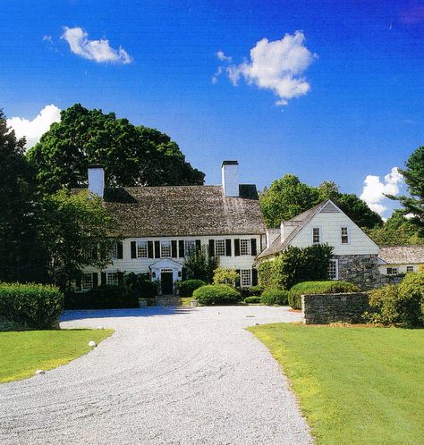 New Jersey country home.  Howard Slatkin American Country House, Cedar Roof, Huntington Homes, Colonial Exterior, Vintage House Plans, American Country, Country Estate, Pretty House, Classic House