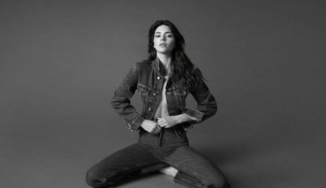 Celebrity Calvin Klein Shoot, Calvin Klein Kendall Jenner Outfits, Kendall Jenner X Calvin Klein, Calvin Klein Model Poses, Kendall Jenner For Calvin Klein, Calvin Klein Woman Photoshoot, Kendall Jenner Calvin Klein Photoshoot, Kendall Photoshoot, Calvin Klein Photoshoot Models