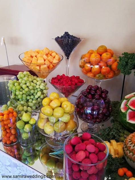 Food Platters Party, Fruit Buffet, Simple Decor Ideas, Fruit Platter Designs, Decorações Com Comidas, Fruit Displays, Fruit Kabobs, Party Food Buffet, Party Food Platters