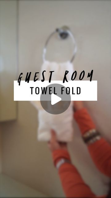 Rohina on Instagram: "🤍 Want to add a hotel touch to your guest bathroom? Here’s how you can display a hand towel and face towel set with a very simple fold.  Super easy, but looks like you’ve really put in the extra effort! Hope you all try it!  . . Turkish Cotton Towels - @aa.living  . #diyspa #spatowel #trythisathome #decordiy #towel #hoteldecor #foldingtutorial #towelfolds #towelfolding #towelfold #facetowel #handtowel #diyhomedecor #foldingtechnique #foldinghack #towelhack #homehack" Half Bathroom Towel Hanging Ideas, Folding A Hand Towel, Towels In Guest Bathroom, How To Fold Bathroom Hand Towels, How To Hang Washcloths In Bathroom, Folding Guest Towels, How To Fold Bathroom Towels, Folded Towels, Hand Towel Ideas