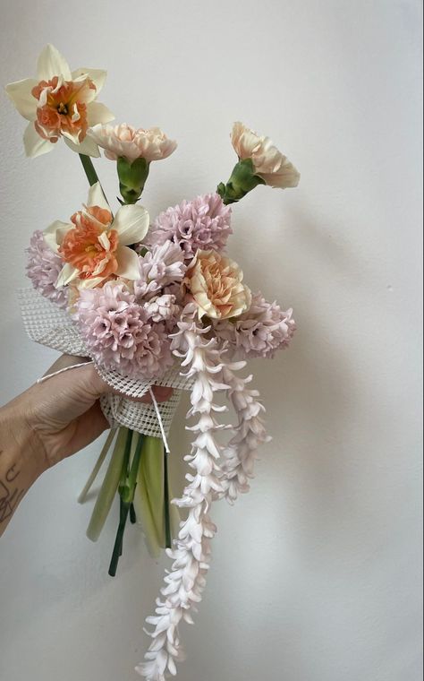 Unusual Bouquets, Florist Life, Flowers Engagement, Bridal Bouquet Styles, Floral Motives, Bouquet Inspiration, Bridal Bouquet Flowers, Unique Bouquet, Boquette Flowers