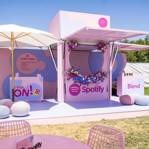 Spotify Revolve Festival Activation - Festival in La Quinta, CA | The Vendry Pop Up Store Outdoor, Brand Launch Event Ideas, Brand Pop Up Event, Event Booth Design Ideas, Pop Up Booth Design, Interactive Booth, Pop Up Ideas, Brand Activation Ideas, Revolve Festival