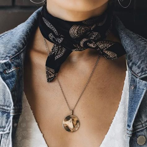 Silk Scarves for a Finishing Touch Look Grunge, Mode Inspo, Winter Mode, 가을 패션, Mode Inspiration, Looks Vintage, Silk Scarves, Outfits Casuales, Who What Wear