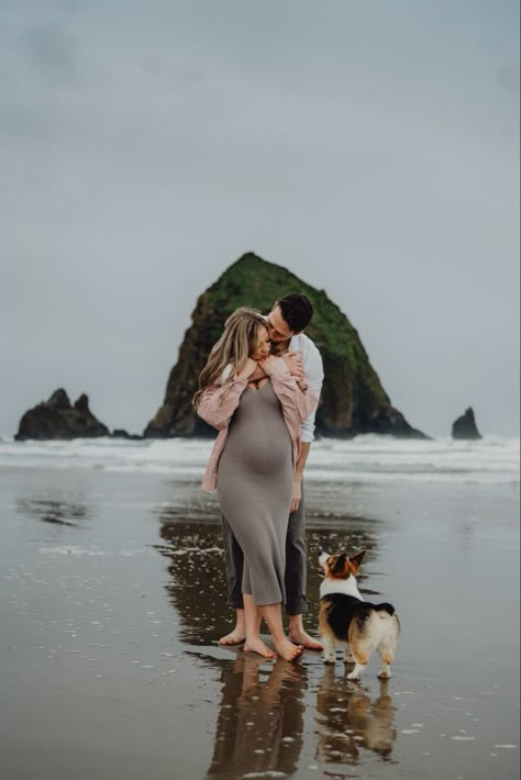 Oregon Maternity Shoot, Beach Maternity Photos Winter, Cannon Beach Maternity Photos, Coast Maternity Photos, Oregon Coast Maternity Photos, Winter Beach Maternity Photos, Winter Pregnancy Announcement Photos, Maternity Outfits For Photoshoot, Winter Pregnancy Announcement