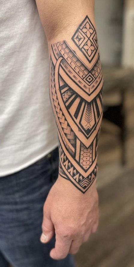 Māori Tattoo, Polynesian Tattoo Sleeve, Forearm Band Tattoos, Polynesian Tattoo Designs, Maori Tattoo Designs, Forarm Tattoos, Arm Band Tattoo, Small Tattoos For Guys, Hand Tattoos For Guys