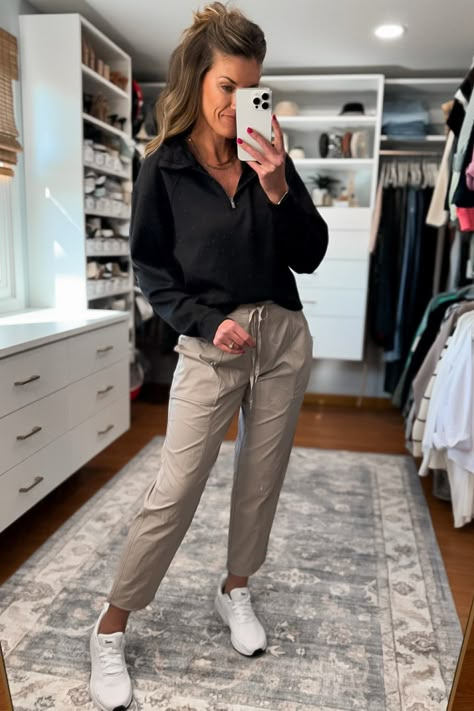 Classy Sports Mom Outfit, Pt Clinic Outfit, Athleta Business Casual, Business Casual Athletic Wear, Gym Teacher Outfits Female, Athletic Business Casual Work Outfits, Athletic Work Wear, Nurse Business Casual, Business Athletic Outfit