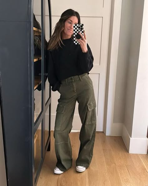 The Millenial's Guide to Cargo Pants Outfits - Life with Mar Vintage Cargo Pants Outfit, Green Utility Pants Outfit Women, Trending Cargo Pants, Green Corduroy Pants Outfit Fall, Cargo Pants Professional Outfit, Cargo Dress Pants Outfit, Green Cargo Pants Fall Outfit, Army Green Pants Outfit Winter, Cargo Outfits Aesthetic