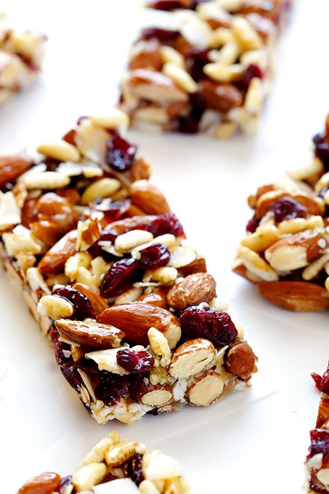 Cranberry Almond Protein Bars -- way cheaper than fruit and nuts bars at the store, and naturally gluten-free! | gimmesomeoven.com Protein Bars Homemade, Cranberry Almond, Healthy Bars, Protein Bar Recipes, Gimme Some Oven, At The Store, Energy Bites, Homemade Granola, Idee Pasto Sano