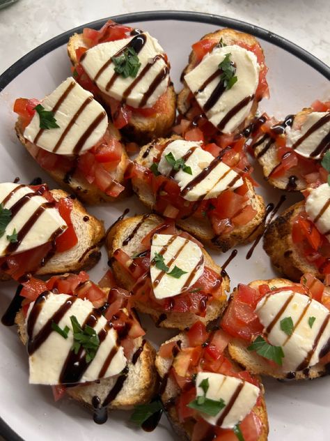 Tapas, bruschetta, Italian starters, aesthetic food Italian Appetizers Wedding, Starter Aesthetic Food, Aesthetic Birthday Party Food, American Starters Food, Italian Meals Aesthetic, Summer Dinner Party Aesthetic Food, Friend Dinner Party Food Ideas, Italian Bruschetta Aesthetic, Birthday Party Platters Finger Foods