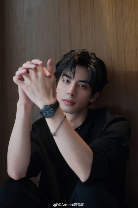 Uzzlang Boys And Girl, Song Weilong, Yandere Girl, Song Wei Long, Bff Photoshoot Poses, Handsome Asian Men, Hot Asian Men, Drama Actors, Chinese Actors