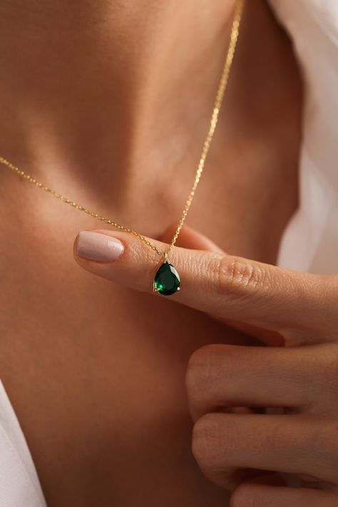 Emerald Necklace Simple, Green Jewelry Necklace, Dainty Gemstone Jewelry, Emerald Green Jewelry, Emerald Pendant Necklace, Emerald Green Necklace, Emerald Necklace Pendant, Necklace Emerald, Gemstone Necklaces