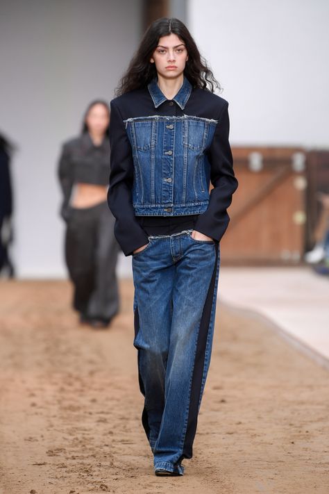 Androgynous Outfits, Fashion Week Trends, Fashionable Dresses, Winter 23, Twill Jacket, Androgynous Fashion, Denim Trends, Pierre Cardin, Fall 2024