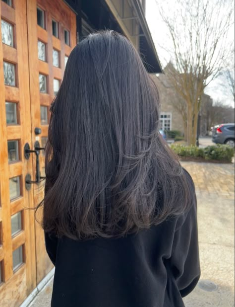 Straight Black Medium Hair, Very Dark Brown Hair Medium Length, Dark Medium Length Haircut, Dark Brown Hair Medium Length Straight, Hair With No Layers, Haircut No Layers, Dark Brown Hair Medium Length, Dark Brown Hair Straight, Hair Mid Length