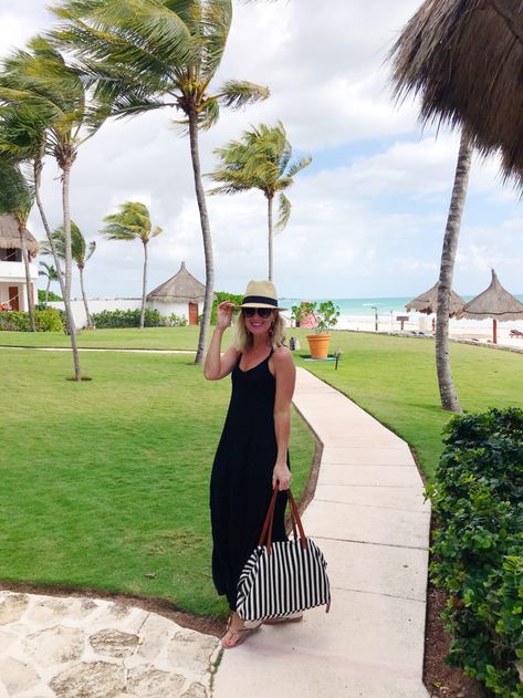 Cancun Winter Outfits, Resort Style 2023, Mexico Vacation Outfits Mom, Travel Mexico Outfits, Can Cun Mexico Outfits, Mexico 2023 Outfits, Plane Outfit To Mexico, Dresses For Mexico Vacation For Women, Mexico Wardrobe Vacation Packing