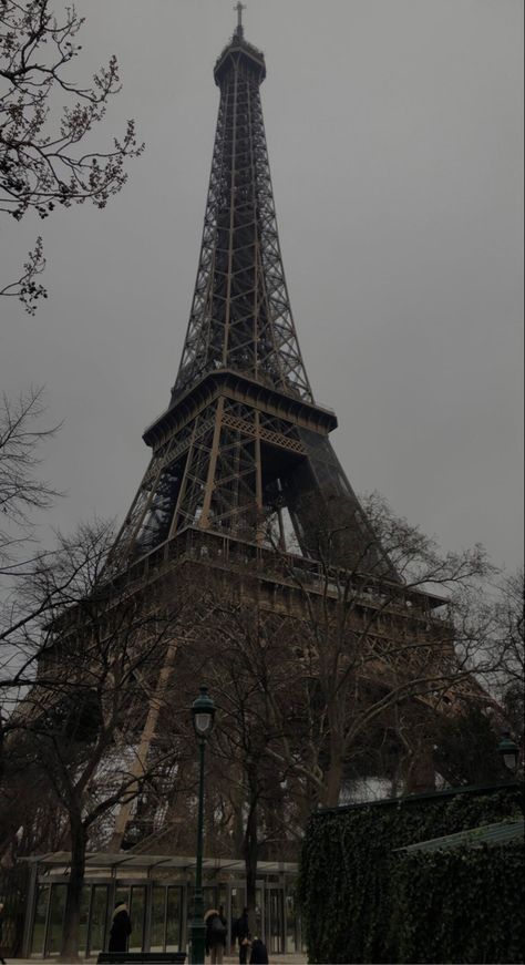 Dark Coquette Aesthetic Pictures, Francese Aesthetic, Dark Eiffel Tower, Paris Aesthetic Dark, Paris Dark Aesthetic, Old Paris Aesthetic, French Dark Academia, Paris Dark Academia, Dark Paris Aesthetic