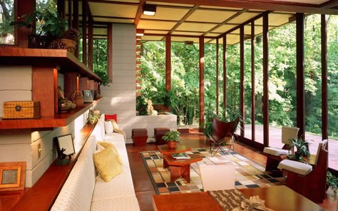 Louis Penfield House  in Willoughby , Ohio | Celebrate the architect's150th anniversary by sleeping inone of the many homes he created. — Rocky Casale, Travel + Leisure ... 70s Architecture, Usonian House, Frank Lloyd Wright Architecture, Frank Lloyd Wright Homes, 70s House, Retro Interior Design, Lots Of Windows, The Modern House, Casa Exterior