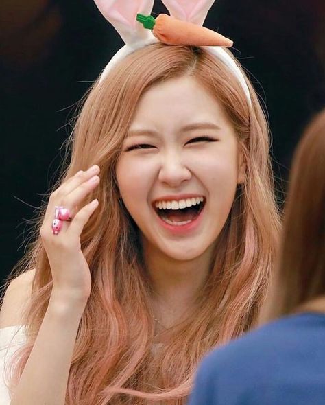 Blackpink Rosé Smile, Rosé Smile, Smile Icon, Rose Video, Blackpink Memes, Park Rosé, Rose Icon, Park Chaeyoung, Rosé Blackpink