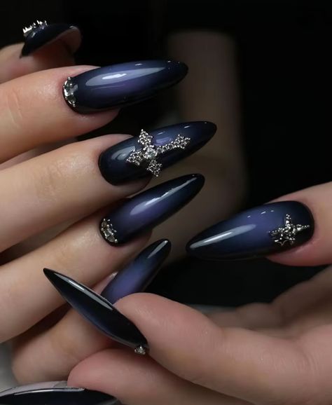 Almond Ideas Nails, Dark Airbrush Nail, Black Gothic Nail Designs, Dark Blue Oval Acrylic Nails, Blue Black Acrylic Nails, Gothic Aura Nails, Black Blue Nails Ideas, Nail Blue And Black, Elegant Gothic Nails