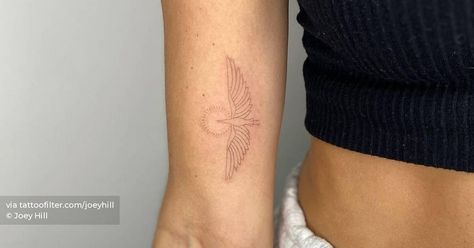 Tato Phoenix, Phoenix Tattoo Feminine, Small Phoenix Tattoos, International Tattoo, Hawk Tattoo, Phoenix Tattoos, Single Needle Tattoo, Phoenix Tattoo, Best Tattoo Designs