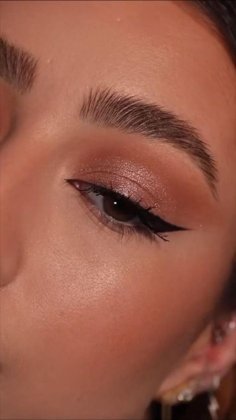 makeup✨ | Eye makeup tutorial, Eye makeup, Simple makeup Soft Eye Makeup, Shimmer Eye Makeup, Prom Eye Makeup, Beginners Eye Makeup, Doll Eye Makeup, Eye Makeup Techniques, Makeup Tutorial Eyeliner, Dream Prom, Makeup Tutorial Eyeshadow