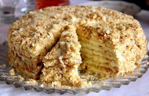 This delicious 4 ingredient Portuguese creamy Maria biscuits cake recipe (bolo de bolacha Maria cremoso) is very easy to make and needs no baking. Praline Cake Recipe, Orange Tart Recipe, Almond Praline, Praline Cake, Almond Brittle, Brunch Cake, Portuguese Desserts, Walnut Cake, Biscuit Cake