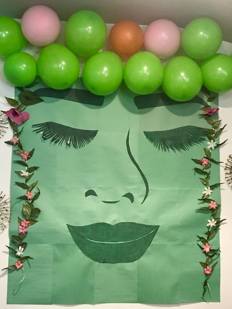 Te Fiti from Moana movie. Wall decoration for Moana birthday party theme for my daughter. Te Fiti And Te Ka, Moana Party Games, Moana Food, Moana Heart Of Te Fiti, Moana Birthday Party Theme, Moana Movie, Te Fiti, Baby Moana, Moana Theme