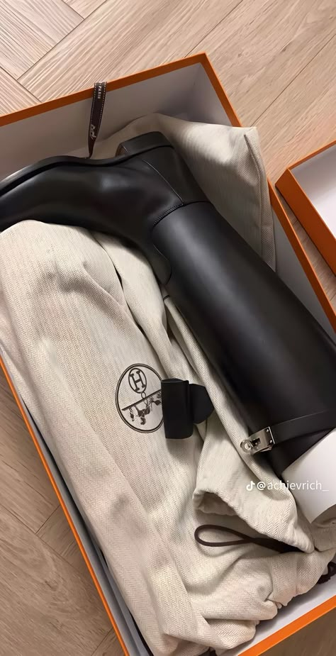 Hermes Boots, Horse Riding Aesthetic, Horse Riding Outfit, Equestrian Aesthetic, Yantai, Dr Shoes, Horse Aesthetic, Super Rich Kids, Girly Shoes