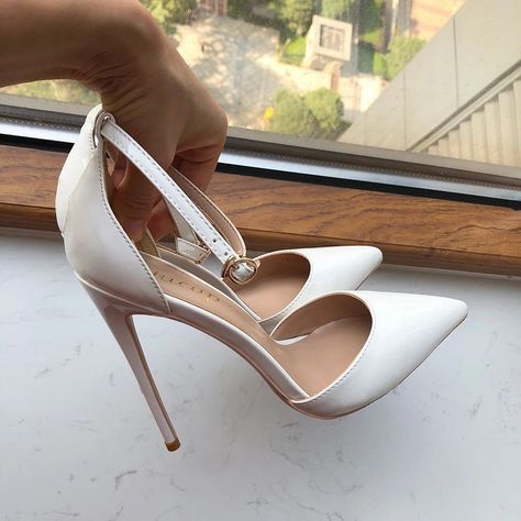 White Simple Heels, White High Heel Shoes, Elegant Wedding Shoes, Heels Aesthetic, White High Heels, 2024 Prom, Stunning Prom Dresses, Shoe Designs, Elegant Heels