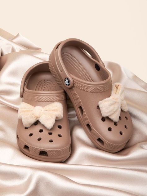 It is the second purchase ~ Very good and useful This is good for brown hair ~ ~ Crock Shoes Outfit, Croc Outfits, Crocs Shoes Women, Freshman Outfits, Crocs Aesthetic, Womens Crocs, Pretty Sneakers, Crocs Fashion, Crocs Sandals