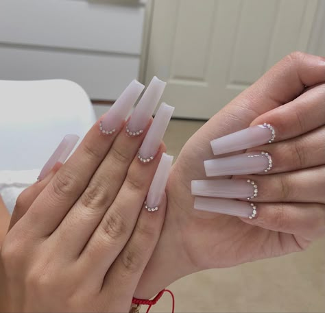 Long Acrylic Simple Nails, White Acrylic Nails With Rhinestones Simple, Plain White Acrylic Nails With Rhinestones, Plain Nails With Diamonds, Long Plain Acrylic Nails Square, Plain White Nails With Gems, Simple Xl Nails, Plain White Nails With Rhinestones, Swarovski Nails Designs Simple