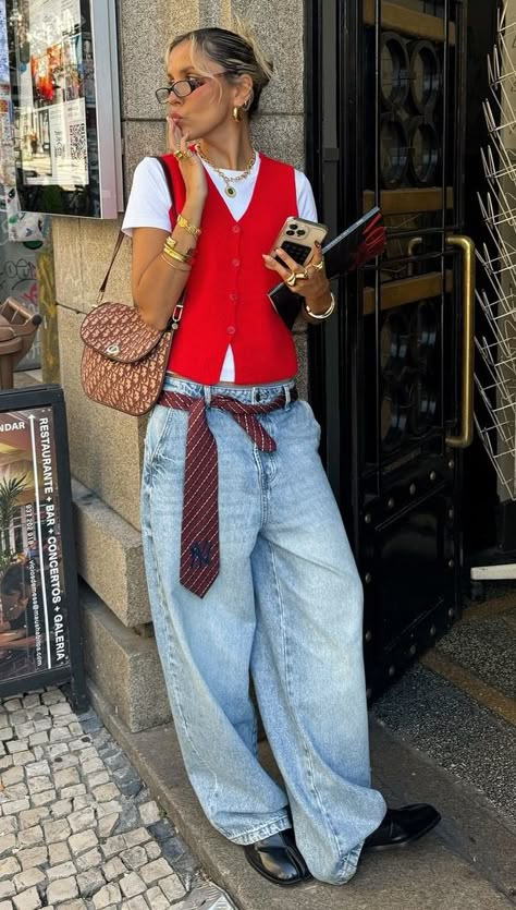 Casual Street Style 2020, Colorful Accessories Outfit, Radical Optimism Tour Outfit, Tie As A Belt Outfit, Creative Outfit Ideas Fashion, Cool Belt Outfit, Eclectic Grandpa Outfit Women, Chic Colorful Outfits, Spring 25 Fashion Trends