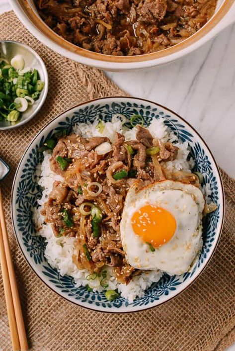 Japanese Gyudon, Beef Rice Bowls, Asian Dish, Japanese Beef, Woks Of Life, The Woks Of Life, Beef Rice, Easy Japanese Recipes, Rice Bowls Recipes