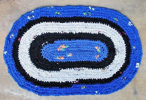 8 Free Crochet Oval Rug Pattern | How To Crochet An Oval Crochet Oval Rug, Shirt Yarn Projects, T Shirt Yarn Projects, Fabric Yarn Projects, Diy Crochet Rug, Crochet Rag Rugs, Crochet Knot, Crochet Rug Pattern, Crochet Rug Patterns Free