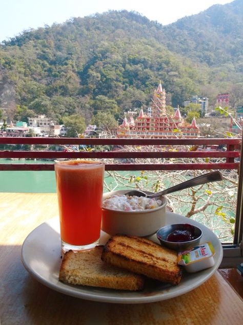 A Rishikesh cafe guide including 16 cute, hippie cafes! #rishikesh #india Rishikesh Travel, Explore Drawing, Travel India Beautiful Places, Authentic Indian Food, Weather In India, Vietnam Backpacking, India Travel Places, Backpacking India, Vacation Outfits Women