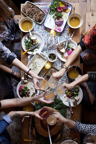 Dîner Champêtre #mapauseentrecopines The Golden Girls, Think Food, Snacks Für Party, Dinner With Friends, Dinner Parties, Food Photo, Food Styling, Party Time, Table Setting