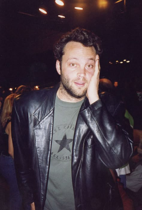 Hollywood Before Social Media Killed Stars' Nightlife | Hollywood Reporter Courtesy of Pantera Sarah Post-Swingers Vince Vaughn at Joseph’s in the early 2000s. Britney Spears Justin Timberlake, Class Clown, Celebrity Actors, Celeb Men, Cocktail Waitress, Candid Pictures, Vince Vaughn, Young Leonardo Dicaprio, Hollywood Vintage