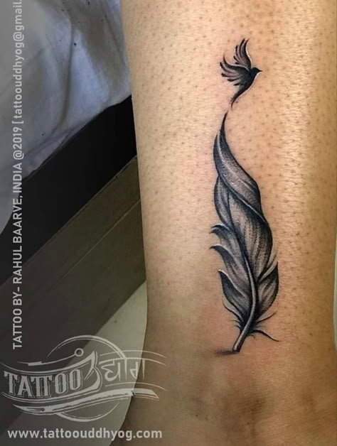 Bird Feather Tattoo, Tattoo Plume, Feather Tattoo Wrist, Quill Tattoo, Small Feather Tattoo, Cover Up Tattoos For Women, Band Tattoo Designs, Feather Tattoo Design, Logo Game