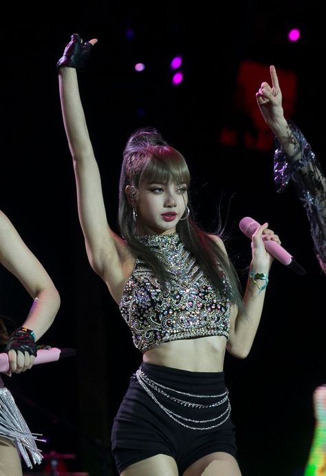 #Lisa #blackpink #lalisa #lalisamanoban #blackpinklisa #lisablackpink #Coachella Blackpink Coachella Outfits, Coachella 2019 Outfits, Lisa Coachella, Black Pink Lisa, Blackpink Coachella, Coachella 2019, Coachella Outfit, Lisa Bp, Lisa Manoban