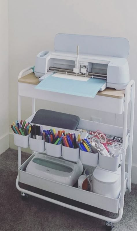 Small Space Cricut Set Up, Circuit Desk Set Up, Cricut Storage Small Space, Cricut Ikea Storage, Heat Press Organization Ideas, Cricut Display Ideas, Tshirt Craft Room Organization, Silhouette Cameo Storage, Organizing Cricut Vinyl