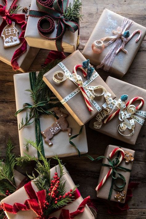 Christmas Gift Wrapping Ideas | halfbakedharvest.com #holiday #DIY #crafts #christmas Hampers Idea, Diy Gifts To Make, Christmas Gift Wrapping Ideas, Wrapping Inspiration, Diy Gifts For Dad, Gift Wrapping Inspiration, Birthday Wrapping, Diy Gifts For Him, Christmas Gifts For Coworkers