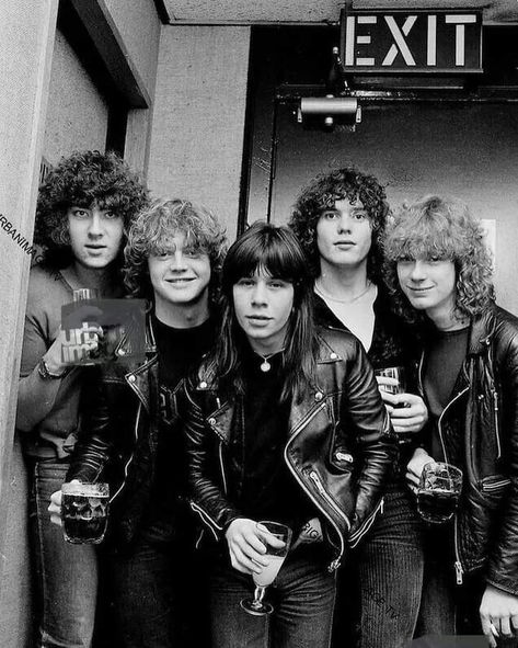 Early 80s Def Leppard with Pete Willis. Pete Willis, Def Leppard Wallpaper, Steve Clark, 80s Heavy Metal, Def Leppard Joe Elliot, Phil Collen, Rick Savage, Joe Elliott, We Will Rock You