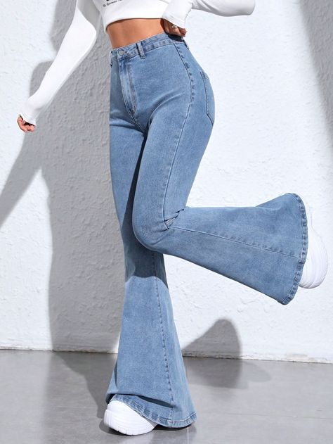 Flare Pants Jeans Outfit, Bellbottom Jean Outfits, Bellbottom Pants Outfits, High Waisted Flared Jeans, Baggy Jeans For Women, Smart Casual Women Outfits, Types Of Jeans, Shein Pants, Casual Preppy Outfits