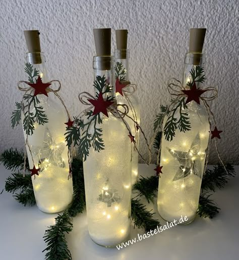 Easy Winter Decorations, Diy Gifts Videos, Wine Bottle Crafts Christmas, Grape Plant, Lemon Juicer, Potpourri Christmas, Recycled Wine Bottles, Houses Christmas, Wine Bottle Diy Crafts