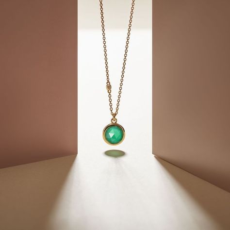 St Patrick's Day Product Photography, Photo Accessories Ideas, Ideas For Accessories Photography, Necklace Photography Ideas Products, Jewelry Accessories Photography, Jewellery Creative Photography, Jewellery Product Photography Ideas, Necklace Shoot Ideas, Necklace Pictures Ideas