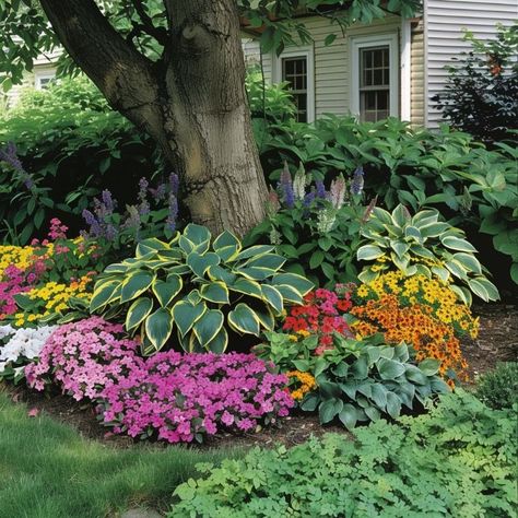 9 brilliant landscaping ideas around a tree in yard Lake Plants, Landscaping Entrance, Flower Planting, Landscaping Around Trees, Yard Garden Design, Lawn Design, Front Yard Garden Design, Shade Gardens, Easy Landscaping