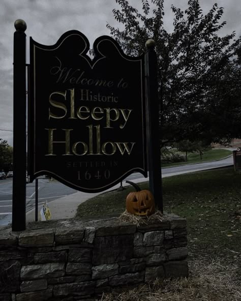 Sleepy Hollow Ny, Halloween Destinations, The Headless Horseman, جوني ديب, Fall Mood Board, Headless Horseman, My Bucket List, Dark Autumn, Season Of The Witch